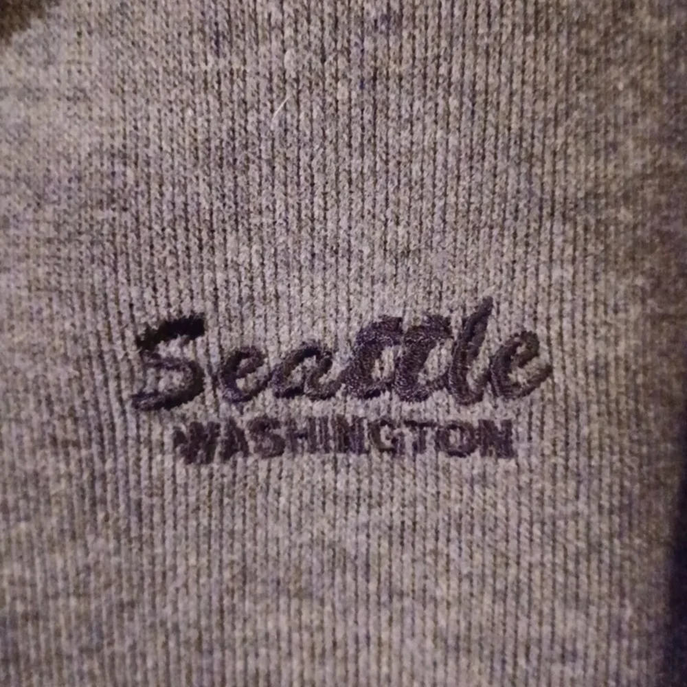 Men's L 1/4 zip - Picture 2 of 3